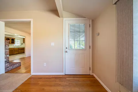 5843 Sierra Dr, Redding, CA 96003 photo 2