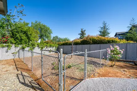 5843 Sierra Dr, Redding, CA 96003 photo 47