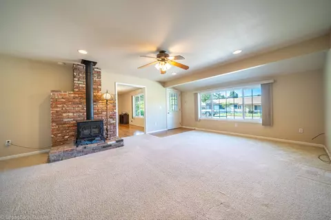 5843 Sierra Dr, Redding, CA 96003 photo 4