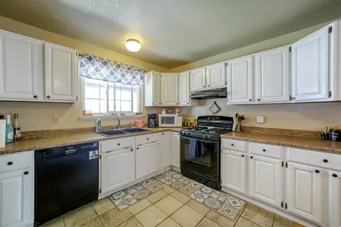 4645 Enchanted Way, Redding, CA 96001 photo 18