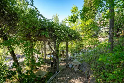 6306 Carmel Dr, Redding, CA 96003 photo 24