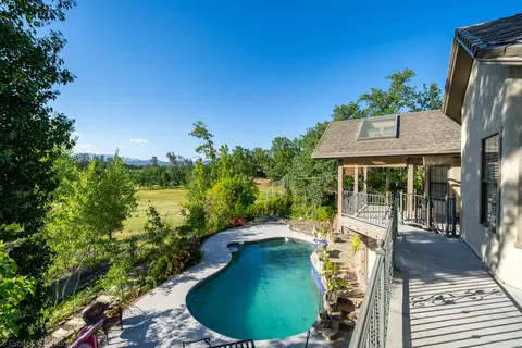 6306 Carmel Dr, Redding, CA 96003 photo 3