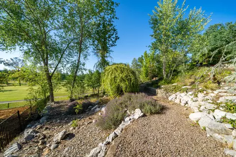 6306 Carmel Dr, Redding, CA 96003 photo 8