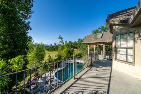 6306 Carmel Dr, Redding, CA 96003 photo 16