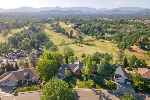 6306 Carmel Dr, Redding, CA 96003 photo 2