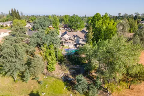 6306 Carmel Dr, Redding, CA 96003 photo 9
