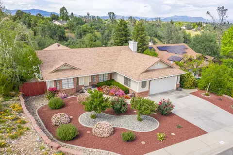 2730 Crystal Tree Dr, Redding, CA 96001 photo 2