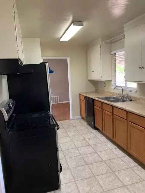 2268 Park Marina Dr, Redding, CA 96001 photo 4