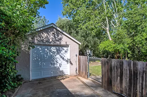 1364 Chestnut St, Redding, CA 96001 photo 14