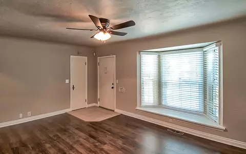 1364 Chestnut St, Redding, CA 96001 photo 2