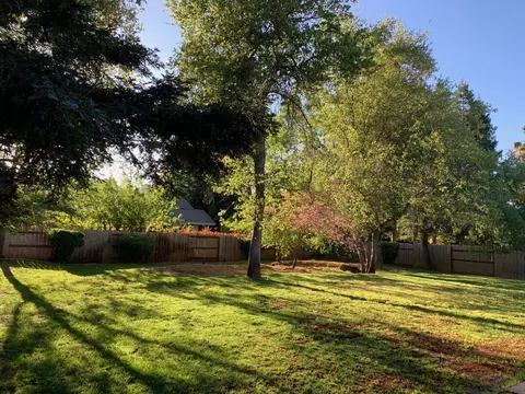 4128 Windwood Dr, Redding, CA 96002 photo 3