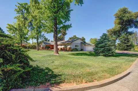 3864 Traverse St, Redding, CA 96002 photo 2