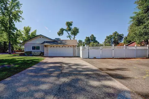3864 Traverse St, Redding, CA 96002 photo 3
