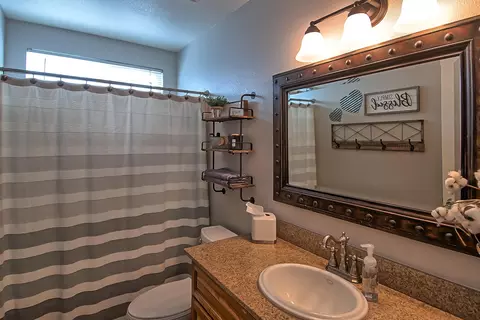 2484 Candlewood Dr, Redding, CA 96003 photo 18