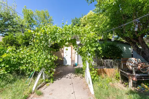 790 Locust St, Redding, CA 96001 photo 18