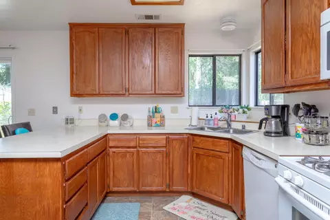 2550 Ely Ln, Redding, CA 96001 photo 9