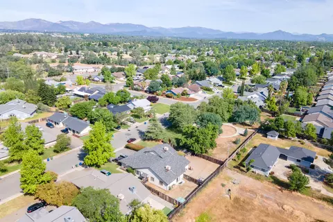 2015 Charade Way, Redding, CA 96003 photo 9