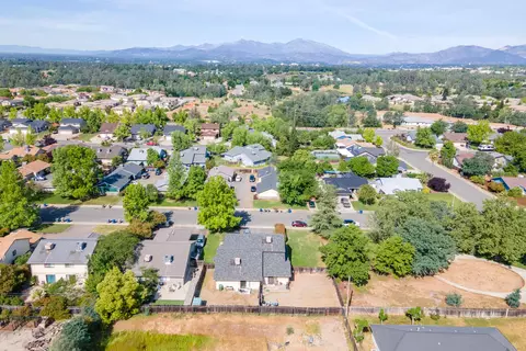 2015 Charade Way, Redding, CA 96003 photo 11