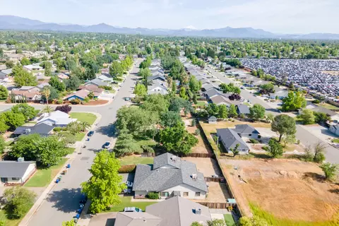 2015 Charade Way, Redding, CA 96003 photo 8