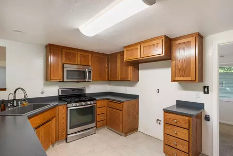 22043 Hermosa Dr, Anderson, CA 96007 photo 9