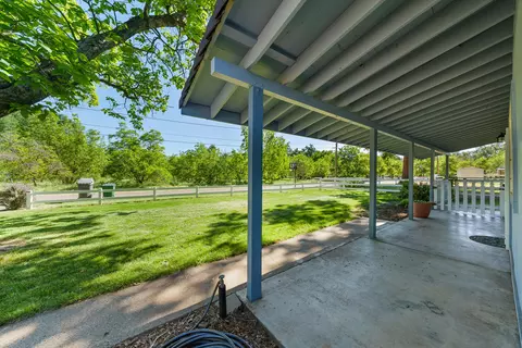 22043 Hermosa Dr, Anderson, CA 96007 photo 3
