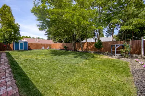 1927 Chiella Ln, Redding, CA 96002 photo 15