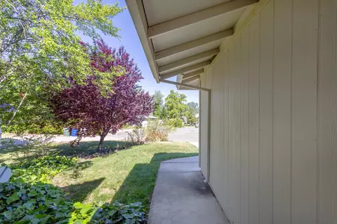 4237 White River Ct, Redding, CA 96003 photo 4