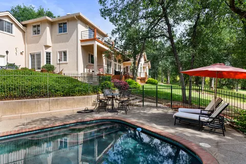 8144 Montgomery Cir, Redding, CA 96001 photo 12