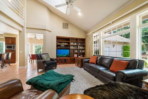 8144 Montgomery Cir, Redding, CA 96001 photo 32