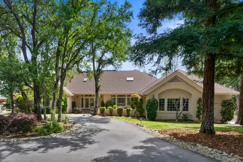 8144 Montgomery Cir, Redding, CA 96001 photo 4