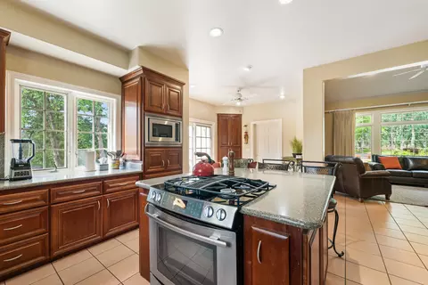 8144 Montgomery Cir, Redding, CA 96001 photo 29