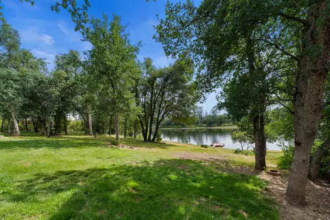 8144 Montgomery Cir, Redding, CA 96001 photo 10