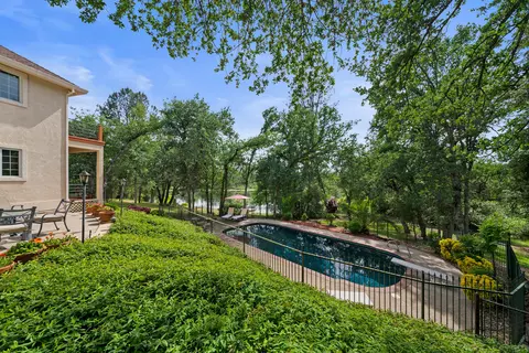 8144 Montgomery Cir, Redding, CA 96001 photo 15