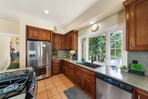 8144 Montgomery Cir, Redding, CA 96001 photo 30