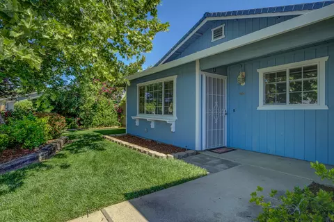 202 Woodhill Dr, Redding, CA 96003 photo 3