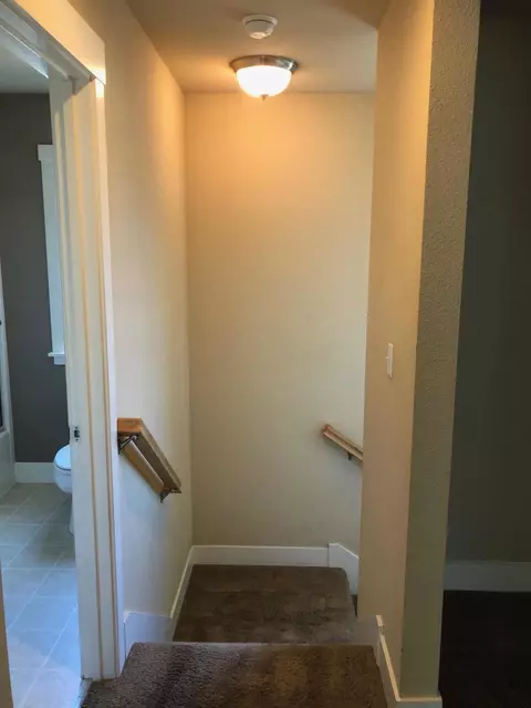 859 Fell St, Redding, CA 96001 photo 28