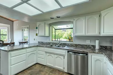 560 Turquoise Ct, Redding, CA 96003 photo 9