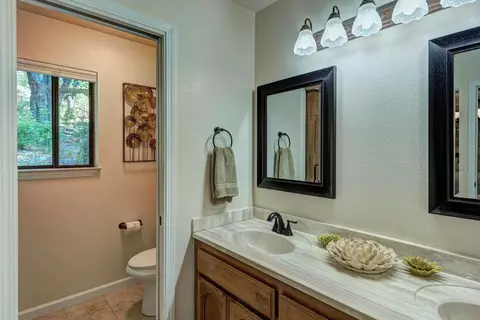 560 Turquoise Ct, Redding, CA 96003 photo 16
