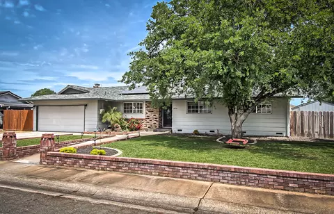 3610 Tamarack Dr, Redding, CA 96003 photo 2