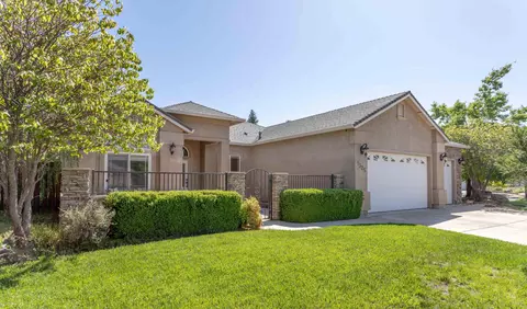 1325 Bonhurst Dr, Redding, CA 96003 photo 1