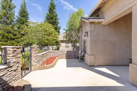 1325 Bonhurst Dr, Redding, CA 96003 photo 6