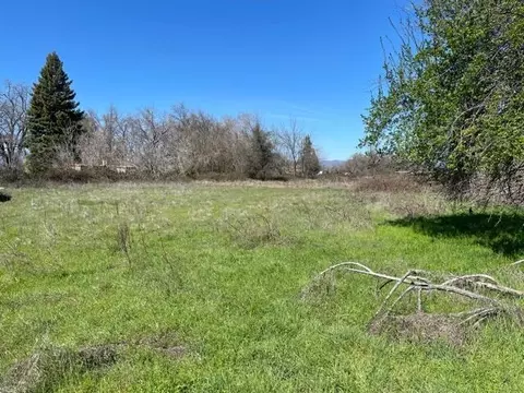 7597 Green Meadow Ln, Redding, CA 96002 photo 8