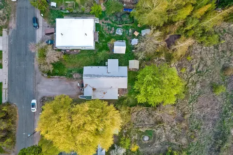 619 Spring St, Mount Shasta, CA 96067 photo 3