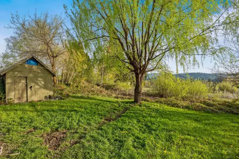 619 Spring St, Mount Shasta, CA 96067 photo 8