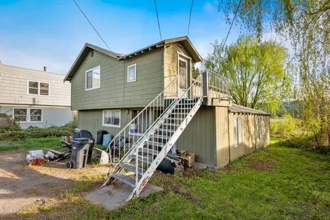 619 Spring St, Mount Shasta, CA 96067 photo 2