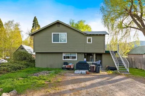 619 Spring St, Mount Shasta, CA 96067 photo 1