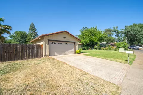 1930 Cirrus St, Redding, CA 96002 photo 2