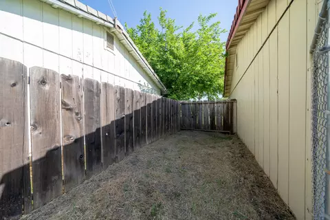 1930 Cirrus St, Redding, CA 96002 photo 49