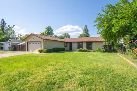 1930 Cirrus St, Redding, CA 96002 photo 3