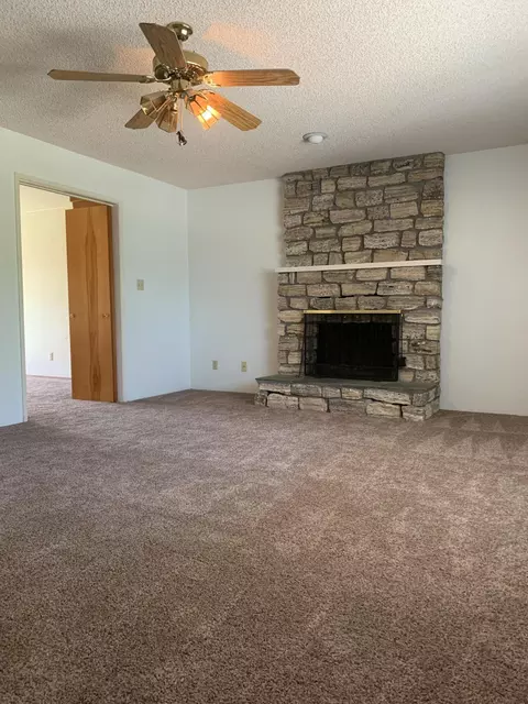 3240 Panorama Dr, Redding, CA 96003 photo 3